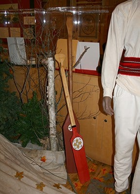 Why did the voyageurs use canoe paddles that were red?