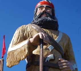 #7 voyageur statue: Big Louis in Barnum